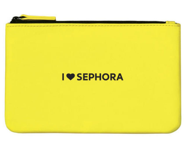 Sephora'nın ultra renkli, kişiselleştirilebilir makyaj çantalarını tercih edebilirsiniz. Üstelik; kişiye özel çantalar yaratabilmeniz için çantaların içinde sticker harfler bulunuyor. 3 farklı boyu ve 5 farklı rengi bulunuyor.