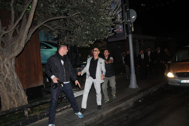 Jean Claude Van Damme, önceki akşam Reina'yı birbirine kattı!