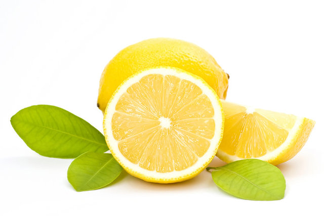 Salataların vazgeçilmesi limonun tadı portakal, mandalina ve greyfurta göre çok daha ekşidir. İçerisinde C vitaminin yanı sıra A ve B vitaminleri de bulunuyor.