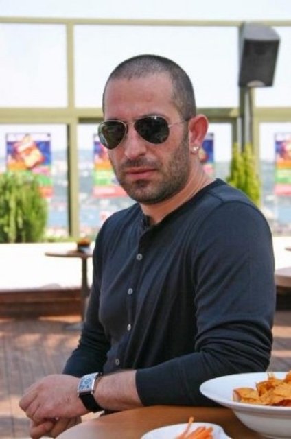 Sizin mutfakla aranız nasıl?  - 25 sene önce okulda bir şeyler öğrendik. "Neden hazır çorba yapayım" diyerek, ilginç çorbalar yaptığımı hatırlıyorum ama baktık ki yemek pişirmek, okulda bir dönem ödevi haline geldi.