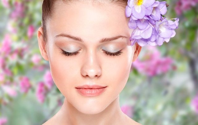 Yaz aylarında serbest radikaller, güneş ışınlarının tetiklemesiyle hücrelerimize saldırır.