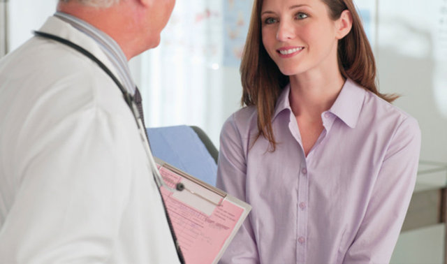 Dolayısıyla dermatoloğunuzla görüşün, detaylı bir cilt analizi yaptırın ve gerekiyorsa küçük müdahalelerle büyüyebilecek cilt sorunlarının önüne geçin.