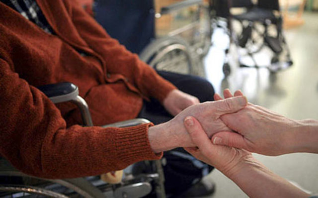 Fiziksel olarak aktif olun ve düzenli olarak egzersiz yapın. Sağlıklı bir vücut ağırlığı edinin ve koruyun.