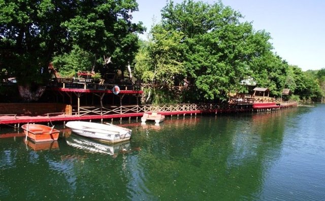 Hemen patronunuzdan izin isteyin ve soluğu Ağva'da alın. Hem şehir hayatından uzaklaşmış hem de tatil yapmış olursunuz.