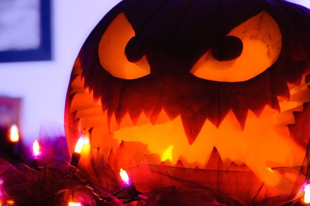 Cadılar Bayramı'nın en ünlü geleneği balkabağı oyma da İrlandalılardan geliyor.