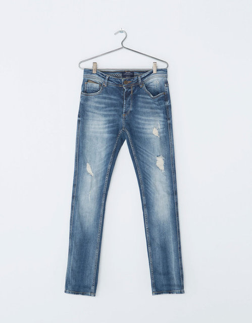 Bershka 149.95 TL.