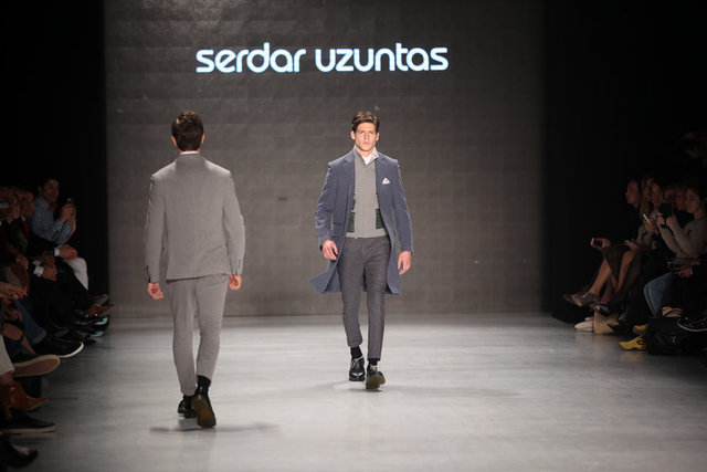 Ve Emre Erdemoğlu "Aden Günahlarından Arınmış" adını verdiği, lacivert ve yeşilin turuncuyla buluştuğu 2015 ilkbahar-yaz koleksiyonuyla bizlerden tam not aldı.