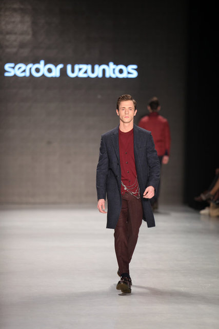 Giray Sepin, Neptün adını verdiği 2015 ilkbahar-yaz koleksiyonuyla ikinci kez Mercedes-Benz Fashion Week'te yer aldı. Deniz tanrısı Poseidon'un Roma uygarlığındaki ismi Neptün'e atıfta bulunan koleksiyon, marin temasına taze bir yaklaşım getirdi.