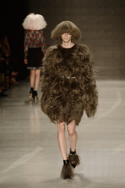 File: -  - File yeni sezonda tasarımcıların öne çıkardığı en seksi detaylardan oldu.