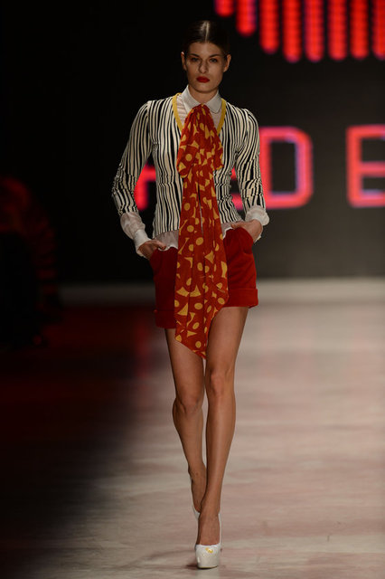 Zeynep Erdoğan imzalı transparan detaylı büstiyerler yeni sezonun dikkat çeken seksi detaylarından oldu.