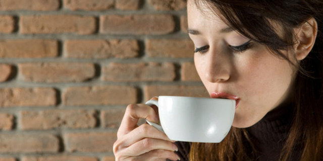 Kahve sabahları uyanmanıza yardım eder. Ama kahveyi tüm gün boyunca içmeyin.