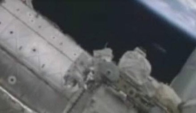 Son olarak Uluslararası Uzay İstasyonu'nda (ISS) bulunan astronotlar, bir UFO görüntüledi. NASA astronotu Reid Wiseman ile Avrupa Uzay Ajansı'ndan Alexander Gerst, görüntü çekildiği sırada istasyonun dışında bakım işleri yapmaktaydı.