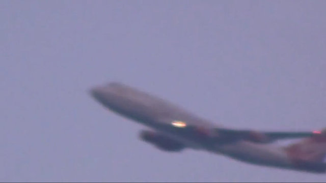 Virgin Atlantic'e bağlı jumbo jet uçak New York JFK Havaalanı'ndan yükseldiği sırada üzerinde görünen cisim korkuttu.