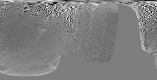Cassini, NASA'ya gönderdiği son fotoğraflarda "Mimas" uydusunun yüzeyini çekti.