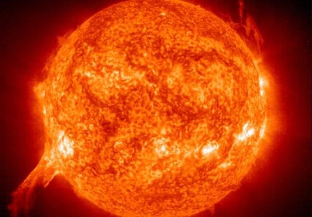 Haberi medyayla paylaşan NASA'nın Başkanı Charles Bolden, Dünya kamuoyuna olağanüstü olay karşısında sakinliğini korumasına yönelik çağrıda bulundu.