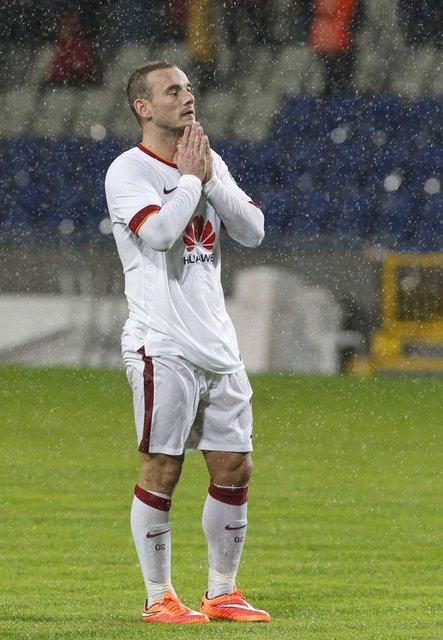- İtalya'ya bu gece sadece GİDİŞ tek kişilik bilet . Yolcu Prandelli