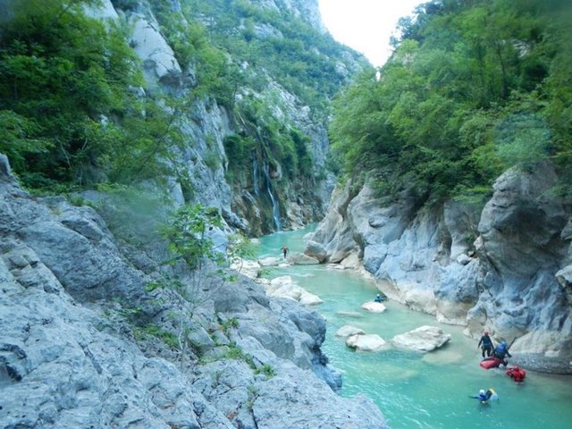 Kastamonu'da bulunan Valla Kanyonu'nu geçmek.