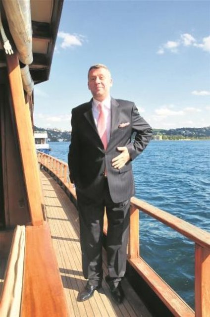 Gülman,ünlü şarkıcıyı belediyeye de şikayet etmişti.