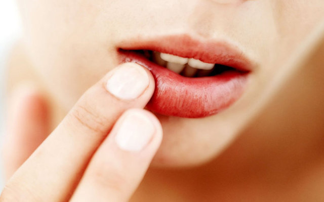 5-Dudağınızda çiçek açar: Etrafının sarıldığını anlayan virüs, olay mahallini terk etmeye karar verir. -