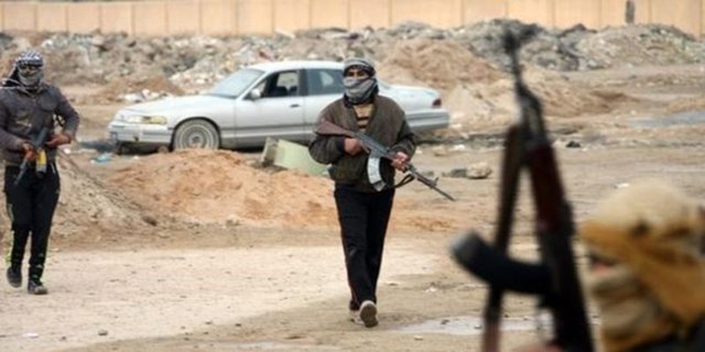 EL Kaide'ye rest çekti  -  - El Kaide lideri Eymen El Zevahiri geçen yaz Bağdadi'ye bir mektup yazarak, IŞİD'in lağvedilip El Nusra Cephesi'ne katılmasını emretti. Bağdadi ise Zevahiri'ye başkaldırdı.