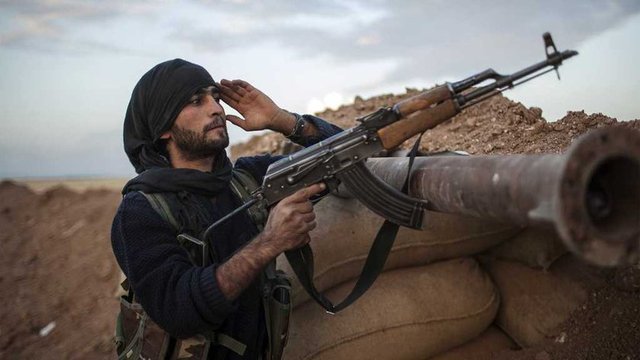 Örgüt, her ne kadar yapı olarak Ebu Ömer el-Bağdadi zamanındakinden farklı bir yapılanmaya gitmiş değişim göstermişse de finansal kaynak noktasındaki sıkıntıyı giderme noktasında Ebu Ömer'in kurduğu sistemi devam ettiriyor.