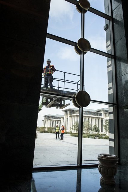 81 ilde valilikler tarafından düzenlenecek törenlerde Erdoğan'ın gönderdiği mesajlar okunacak. Türkiye'nin yabancı ülkelerdeki temsilciliklerinde verilecek Cumhuriyet Bayramı resepsiyonlarında da Erdoğan'ın kutlama mesajı davetlilerle paylaşılacak.