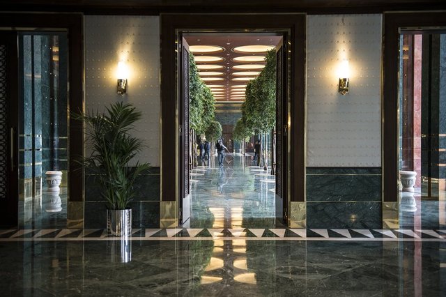 Davetiye gönderilen konuk sayısı göz önüne alındığında, Cumhurbaşkanı Erdoğan ve eşinin konukları karşılama süresinin de üç saate yaklaşması bekleniyor. -  -