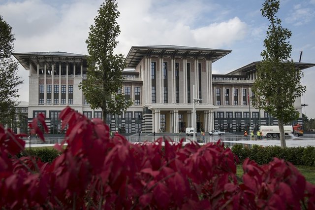 Tebrikleri kabul töreni, bu yıl Beştepe'deki yeni Cumhurbaşkanlığı'nda yapılacak. Böylece yeni Cumhurbaşkanlığı ilk kez kullanılacak.