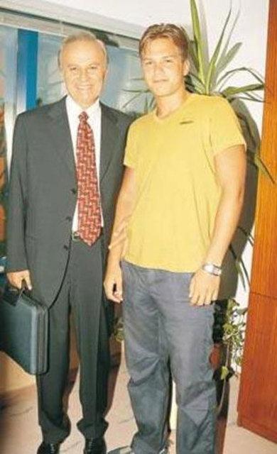 Burak Hun (Ediz Hun'un oğlu ): Yüksek öğrenimini Malta Üniversitesi'nde tamamladı. Okulun yıllık ortalama fiyatı: 7000 Euro