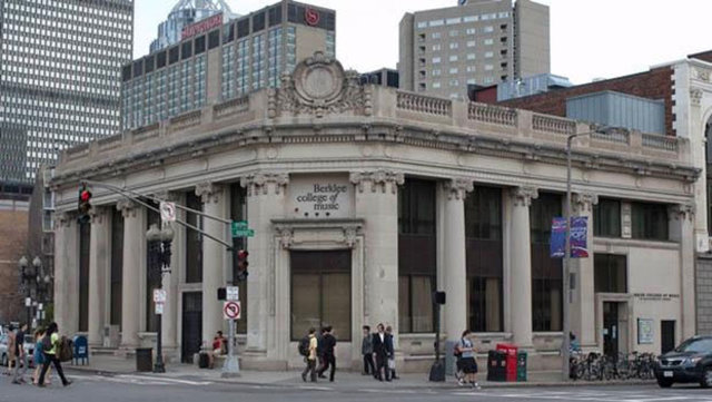 Sanat, iş ve sosyete dünyasının ünlü isimleri çocuklarına yurtdışında eğitim aldırarak geleceklerini planlamaya çalışıyor. İşte ünlü isimlerin çocuklarının okuduğu okullar ve yıllık ücretleri..