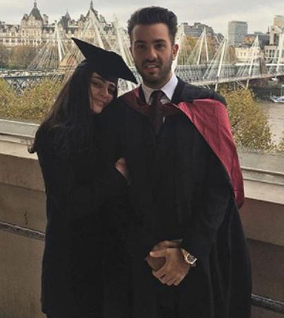 Mezuniyet törenine kızkardeşi Melissa Ural da katıldı. -  