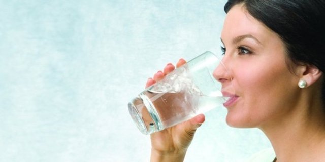 15. Bol miktarda su için. Bu yetişkinler için ortalama 8 su bardağıdır.