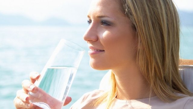 Suyun vücut için yeterli gelip gelmediğini idrar rengini kontrol ederek anlayabilirsiniz.