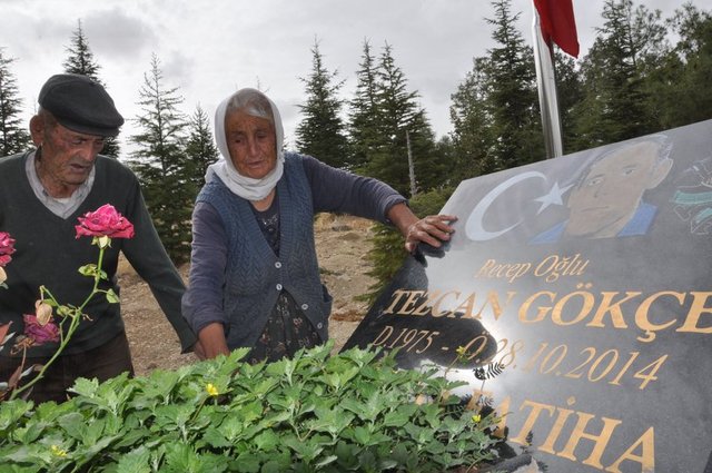 Ölümünün birinci yılında evlatları Tezcan Gökçe'yi özlemle andı.