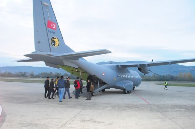 Türkiye Taşkömürü Kurumundan (TTK) 20 kişilik ekip, maden ocağında mahsur kalan işçilerin kurtarılma çalışmalarına katılmak üzere askeri uçakla Konya'ya hareket etti.