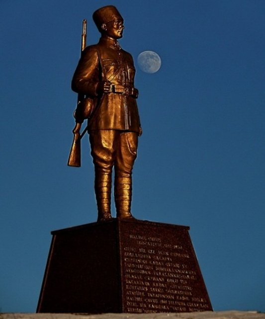 Halime Çavuş: -  - Kastamonulu Halime Çavuş, uzun yıllar Halim Çavuş zannedildi. Kurtuluş Savaşı'na giderken erkek kılığına girdi, erkek gibi traş oldu, saçını kazıttı ve kimseye kadın olduğunu söylemeden Türk askerinin arasına karıştı.  -