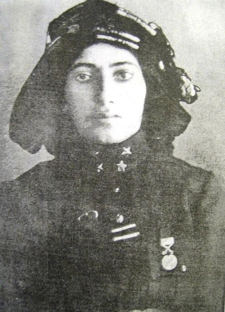 Fatma Seher Erden (Erzurumlu Kara Fatma):  -  - 1888'de Erzurum'da doğdu. Subay Dervişlerden Ahmet Bey ile evlendiğinde Balkan Savaşı'na katıldı, askerlik hayatını eşi ile birlikte paylaştı.