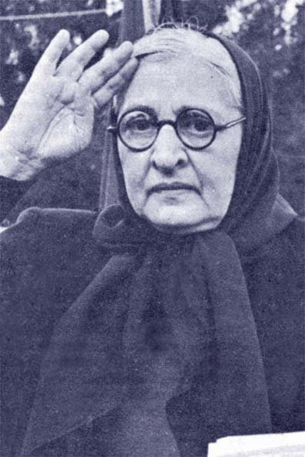 Halide Onbaşı (Halide Edip Adıvar): -  - 1919′da Sultanahmet Meydanı'ndaki mitingde halkı işgallere karşı uyandırmak için yaptığı etkili konuşma sonrası hakkında tevkif kararı çıktı. -