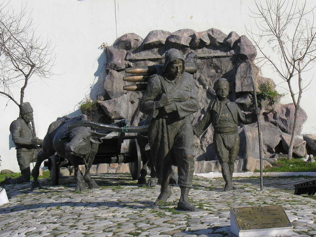 Bugün Kastamonu'da şanına layık güzel bir anıtı var. Kastamonulular şehit Şerife Bacı'nın adını her yerde yaşatıyorlar.