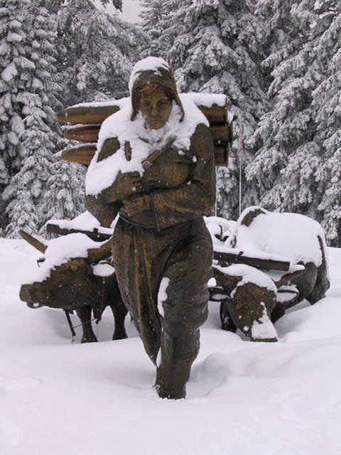 Şerife Bacı: -  - Şerife Bacı, Kurtuluş Savaşı'nda İnebolu'da bulunan cephaneleri Ankara'ya götürülmesinde çocuğu ve kağnısıyla yer alırken kış şartları nedeniyle Aralık 1921'de donarak  şehit oldu.