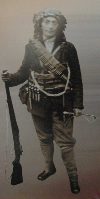 Kahraman kadın Kurtuluş Savaşı'ndan sonra "üstteğmen" rütbesi ile emekli oldu. Emekli maaşını Kızılay'a bağışladı.