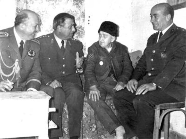 Mühimmat taşımada birçok görev yaptı. Düşmanın açtığı ateş sonucu bir ayağı sakat kaldı.