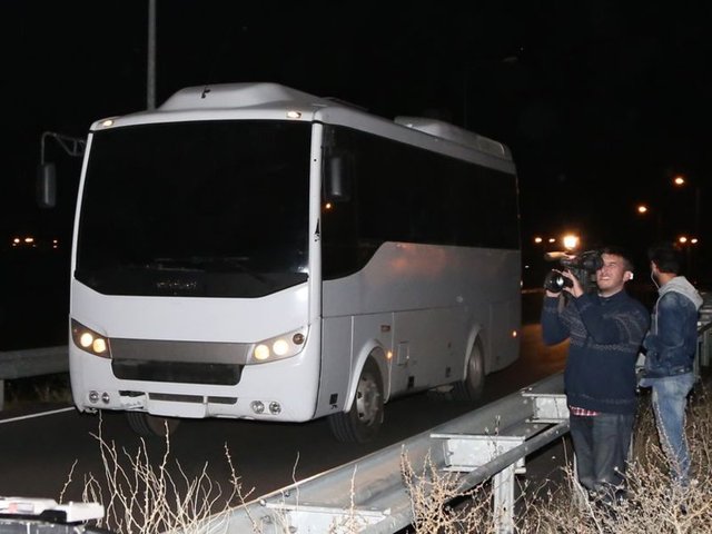 Erbil'den özel uçakla Türkiye'ye gelen 76 peşmerge, Türkiye sınırını geçerek, Kobani'ye girdi.