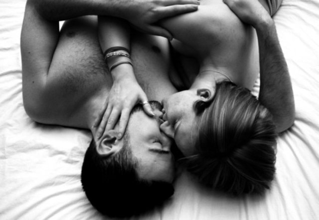 Etrafta sizi duyacak kimsenin olmadığını hatırlayın ve düşüncelerinizi serbest bırakın.