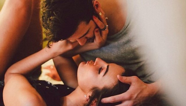 Kokusunu, vücudunun herhangi bir bölgesini, bir bakışını; size en seksi gelen neyse onu söyleyin. Ondan da söylemesini isteyin.