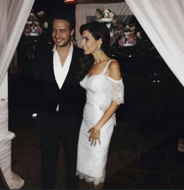 Hatice Şendil ve Burak Sağyaşar, bundan 5 yıl önce birlikte rol aldıkları dizinin setinde başlayan aşklarını nikah masasına taşıyor.