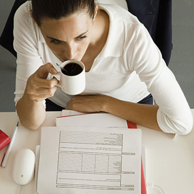 Çünkü kahve hem metabolizma hızlandırıcıdır hem de konsantrasyonu artırır.