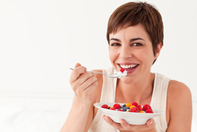 Sağlıklı ara öğün alternatifleri ile hem metabolizmanız hızlanacaktır hem de bir sonraki ara öğünde kalori alımı düşecektir.