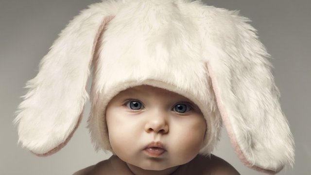 Adı bilinmeyen ilk eşin 57 doğumu toplamda 21 kerede gerçekleştirdiği kaydedilmişti; 4 kere dördüz, 7 kez üçüz ve 10 kez ikiz. Ancak Kirillov'un karısının gerçekten 57 çocuk doğurup doğurmadığı kesin olarak kanıtlanamıyor.