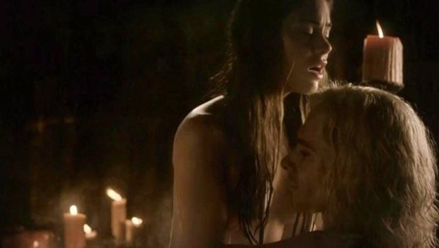 Deadline adlı internet sitesinin haberine göre Peter Dinklage, Kit Harrington, Lena Headey Emilia Clarke ve Nikolja Coster Waldau yeni sezon için yapımcılarla bölüm başına 300 Bin Dolar'lık (yaklaşık 659 Bin TL) anlaşma imzaladı.